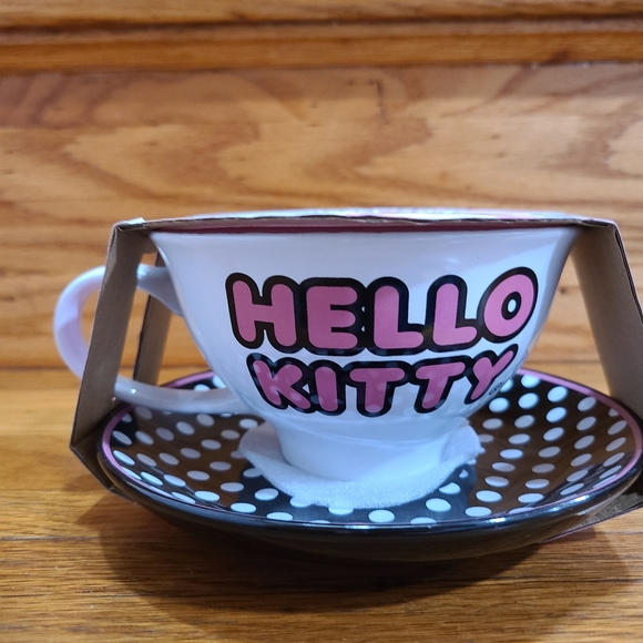 Hello Kitty tea cup and saucer set 12oz - Picture 4 of 7